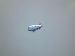 天守台上空の飛行船