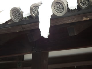 百人番所の水滴